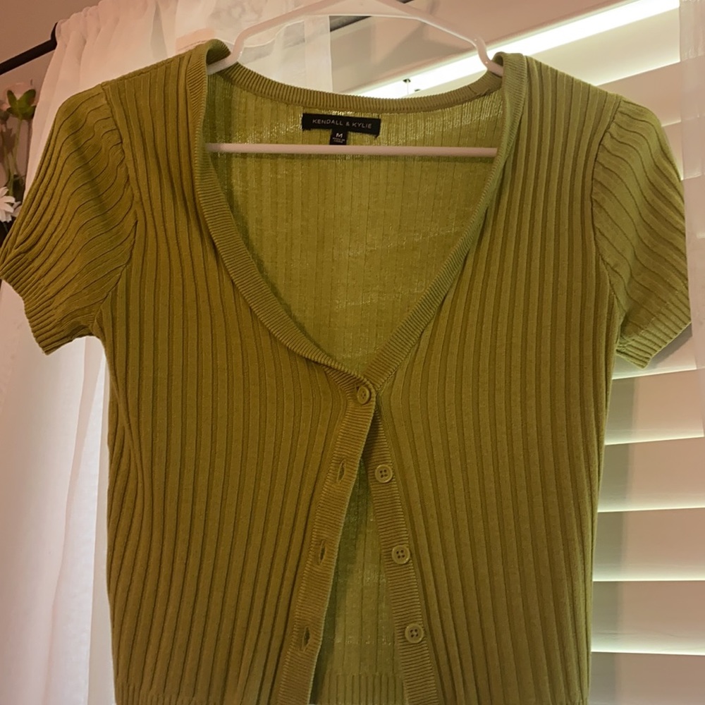 green buttoned v neck kendall and kylie pacsun top
